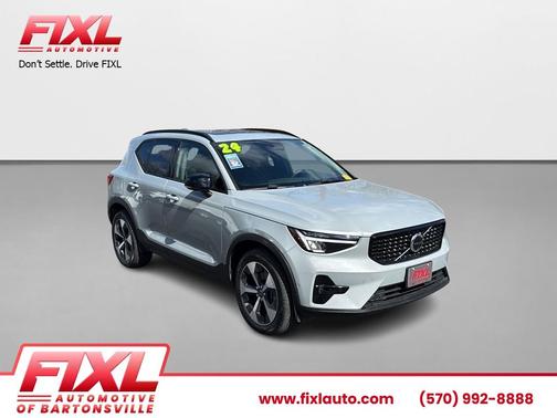 2024 Volvo XC40 B5 Plus Dark Theme