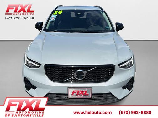 2024 Volvo XC40 B5 Plus Dark Theme