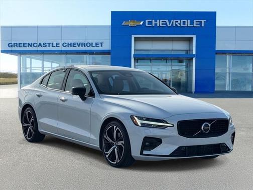 2024 Volvo S60 B5 Plus Dark Theme