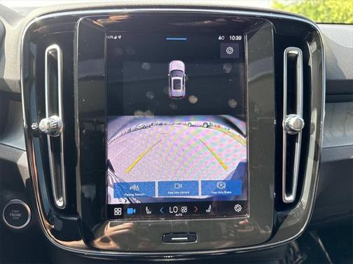 2024 Volvo XC40 B5 Core Bright Theme