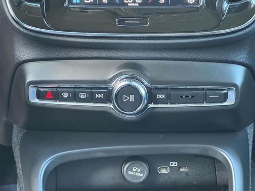 2023 Volvo XC40 B4 Core