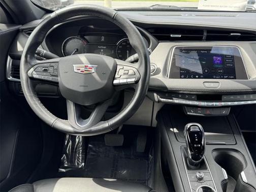 2022 Cadillac XT4 Luxury