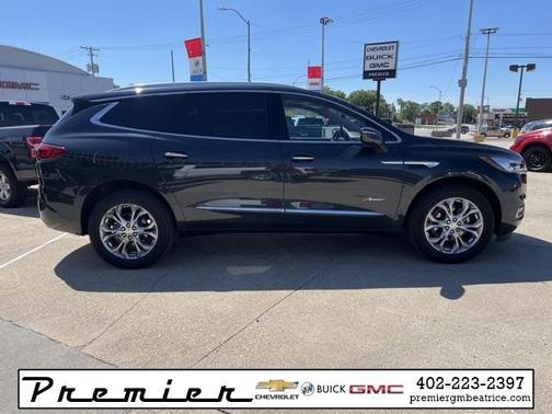 Photo 2 of 11 of 2020 Buick Enclave Avenir
