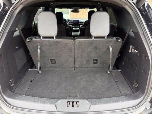 Agate Black Metallic 2022 Ford Explorer ST-Line
