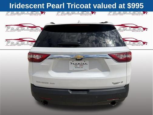 Iridescent Pearl Tricoat 2020 Chevrolet Traverse LT Leather