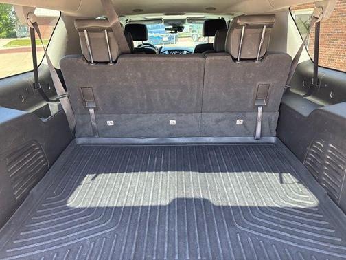 Summit White 2020 Chevrolet Suburban LT
