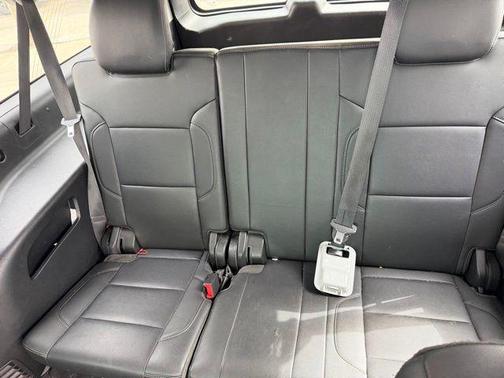 Summit White 2020 Chevrolet Suburban LT