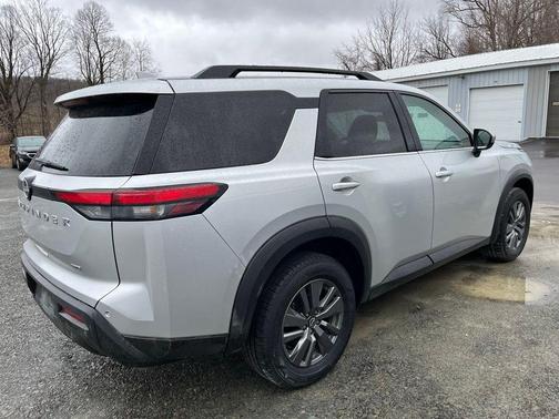 Brilliant Silver Metallic 2025 Nissan Pathfinder SV 4WD
