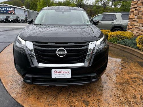 Super Black 2025 Nissan Pathfinder SV 4WD