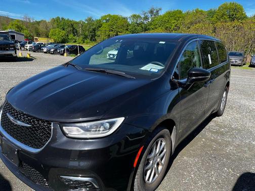 Diamond Black Crystal Pearlcoat 2025 Chrysler Pacifica L