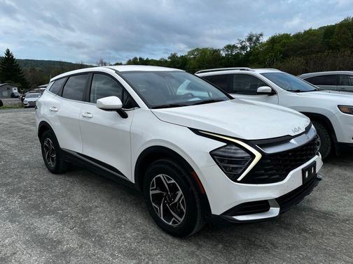 Snow White Pearl 2025 Kia Sportage LX