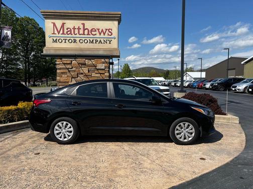 Absolute Black 2021 Hyundai Accent SE