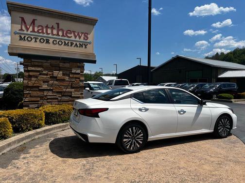 Glacier White 2025 Nissan Altima 2.5 SV
