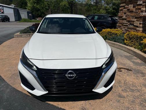 Glacier White 2025 Nissan Altima 2.5 SV