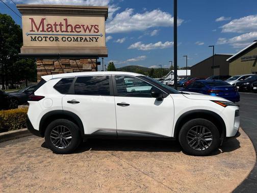 Glacier White 2023 Nissan Rogue S