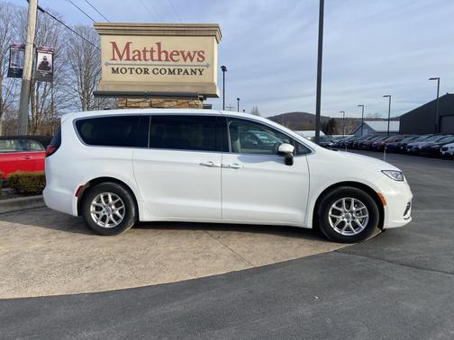 2023 Chrysler Pacifica Touring L
