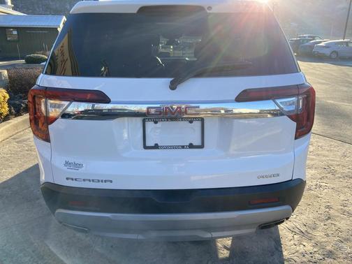 2023 GMC Acadia AWD SLT