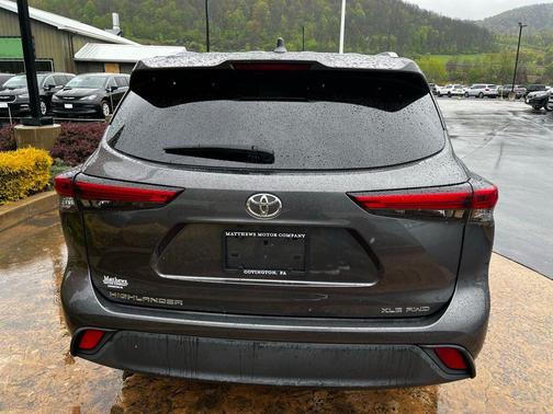 Magnetic Gray Metallic 2021 Toyota Highlander XLE