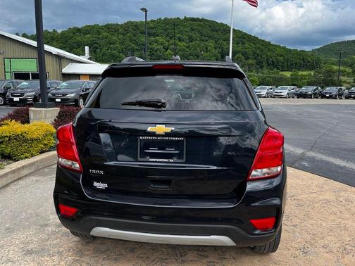 Midnight Blue Metallic 2021 Chevrolet Trax LT