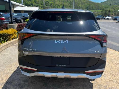 Everlasting Silver 2025 Kia Sportage LX