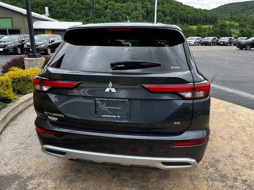 Gray 2024 Mitsubishi Outlander SE S-AWC