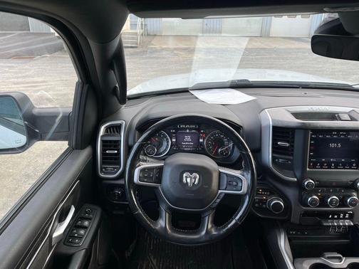 Bright White Clearcoat 2019 RAM 1500 Big Horn