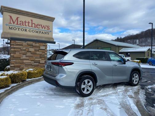 2024 Toyota Highlander LE