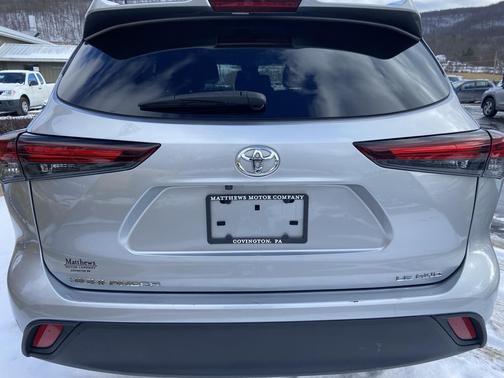 2024 Toyota Highlander LE