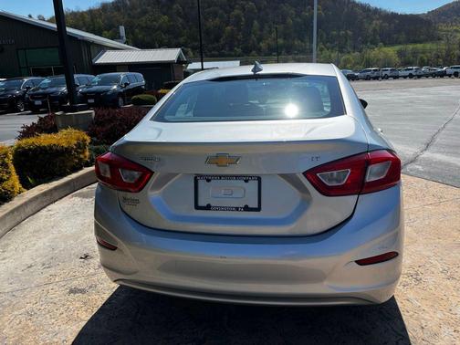 Silver Ice Metallic 2017 Chevrolet Cruze LT