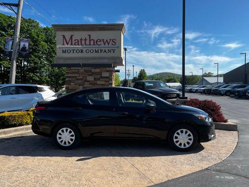 Super Black Metallic 2023 Nissan Versa 1.6 S