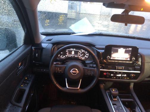 2025 Nissan Pathfinder SV 4WD