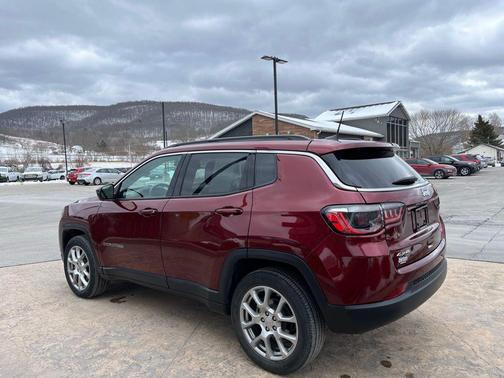 2022 Jeep Compass Latitude Lux
