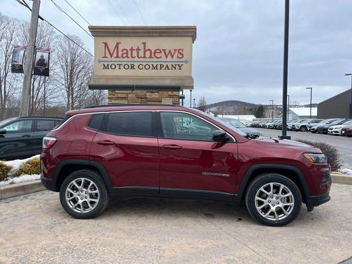 2022 Jeep Compass Latitude Lux