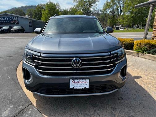 Platinum Gray Metallic 2024 Volkswagen Atlas 2.0T SE w/Technology 4MOTION