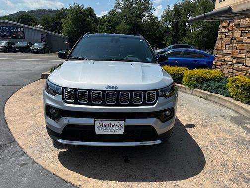Silver Zynith Metallic Clearcoat 2025 Jeep Compass Limited