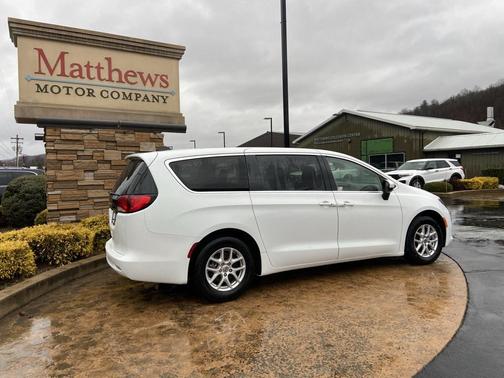 2023 Chrysler Voyager LX