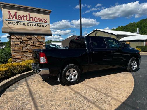 Diamond Black Crystal Pearlcoat 2023 RAM 1500 Big Horn/Lone Star