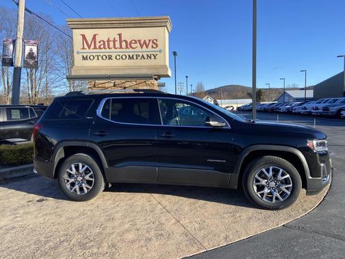 2023 GMC Acadia SLT