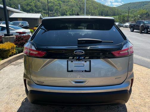 Silver Metallic 2024 Ford Edge SE