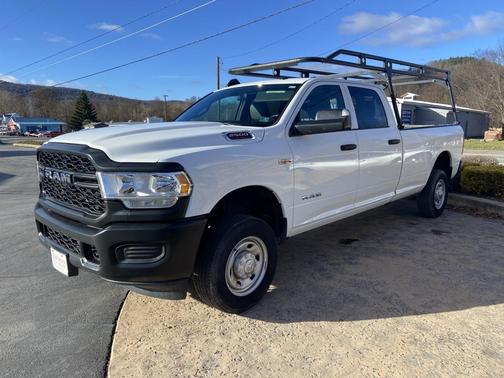 2022 RAM 2500 Tradesman Crew Cab 4x4 8' Box