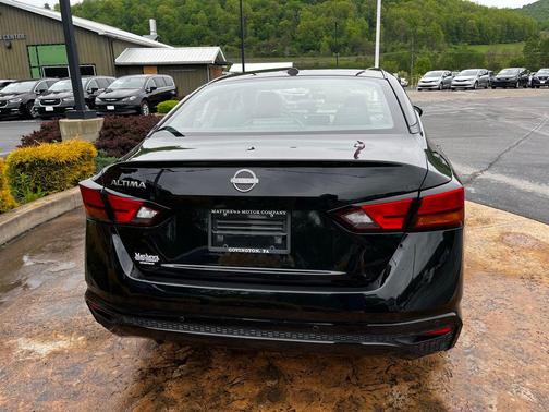Super Black Clearcoat 2025 Nissan Altima 2.5 SV