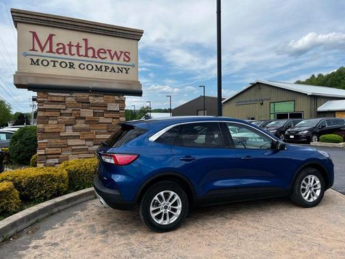 Blue Metallic 2022 Ford Escape SE