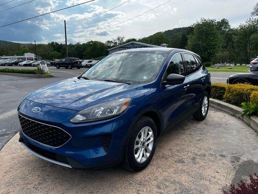 Blue Metallic 2022 Ford Escape SE