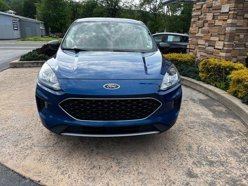 Blue Metallic 2022 Ford Escape SE