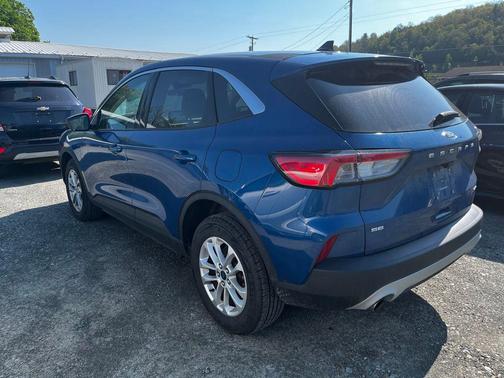 Blue Metallic 2022 Ford Escape SE