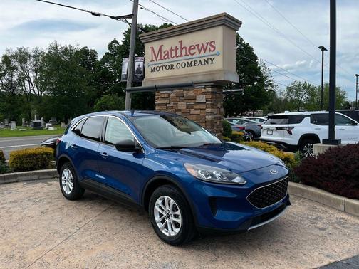 Blue Metallic 2022 Ford Escape SE