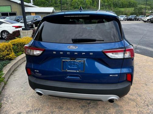 Blue Metallic 2022 Ford Escape SE