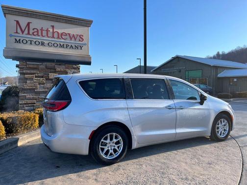 2024 Chrysler Pacifica Touring L