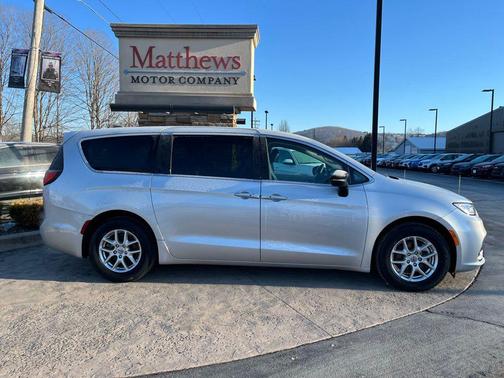 2024 Chrysler Pacifica Touring L