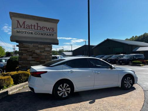 Glacier White 2022 Nissan Altima S FWD
